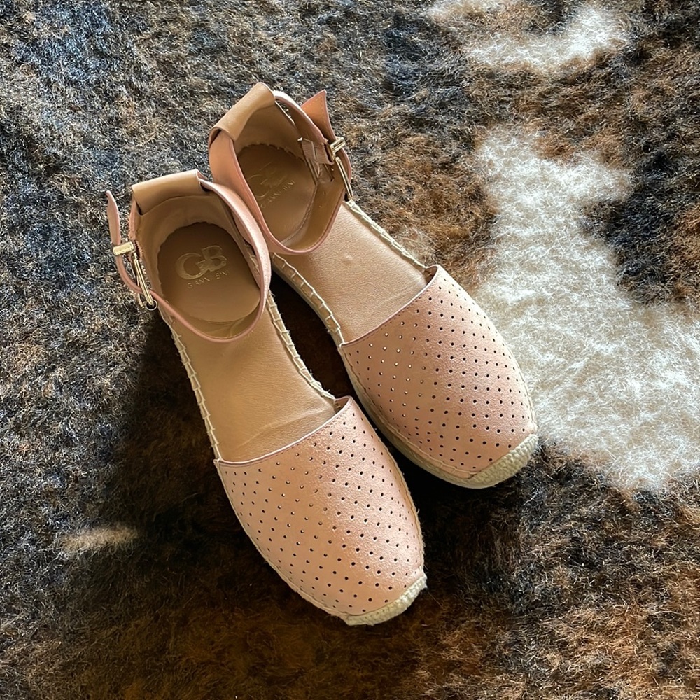 Gianni Bini pair of sandals